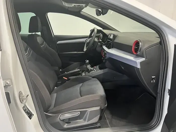 Usado Seat Ibiza FR 110 CV (80 kW) 2024 Blanco Utilitario