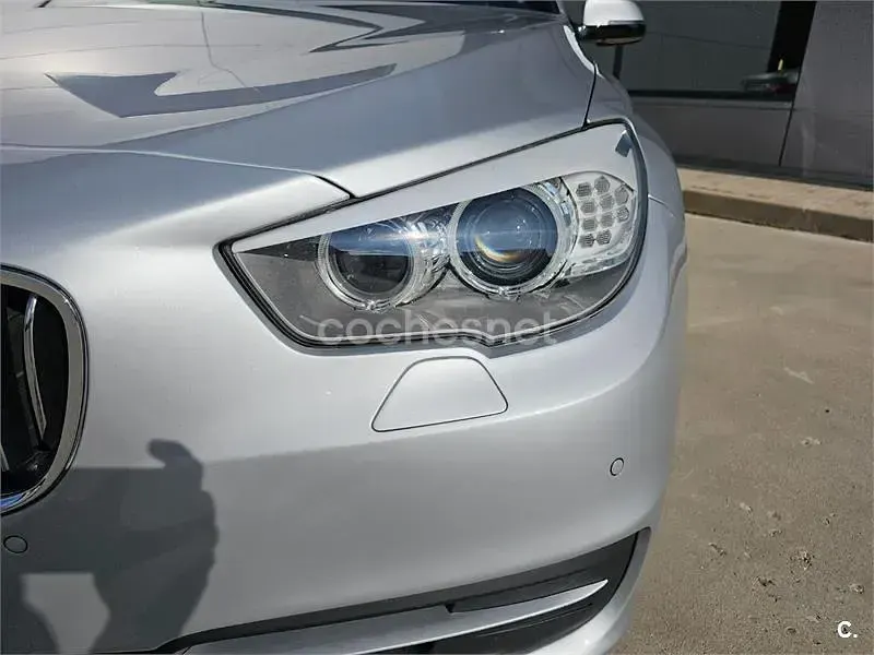 Usado BMW 530 Gran Turismo Comfort Edition 245 CV (180 kW) 2013 Gris / plata Berlina
