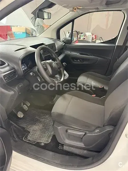 Usado Citroën Berlingo Live 102 CV (75 kW) 2021 Blanco Monovolumen