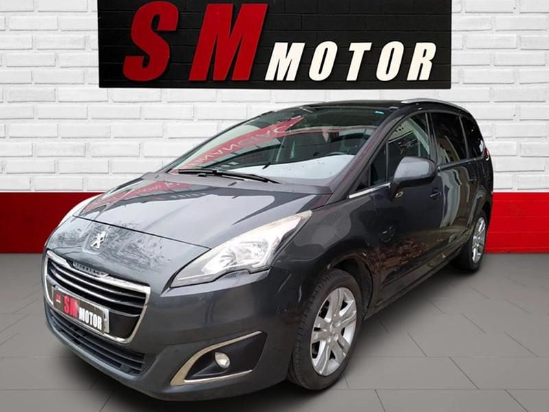 Usado Peugeot 5008 Allure 120 CV (88 kW) 2016 Gris / plata Monovolumen