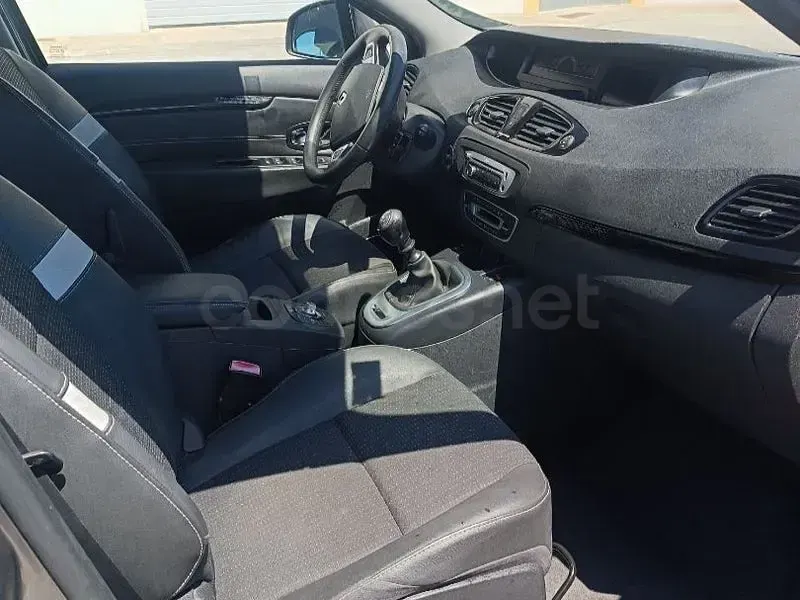 Usado Renault Scénic III Dynamique 110 CV (80 kW) 2012 Gris / plata Monovolumen