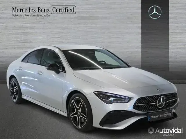 Usado Mercedes CLA220 190 CV (139 kW) 2025 Plata hightech Berlina