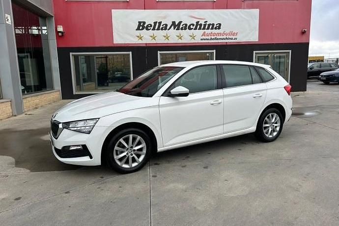 Usado Skoda Scala Ambition 111 CV (81 kW) 2021 Blanco Utilitario