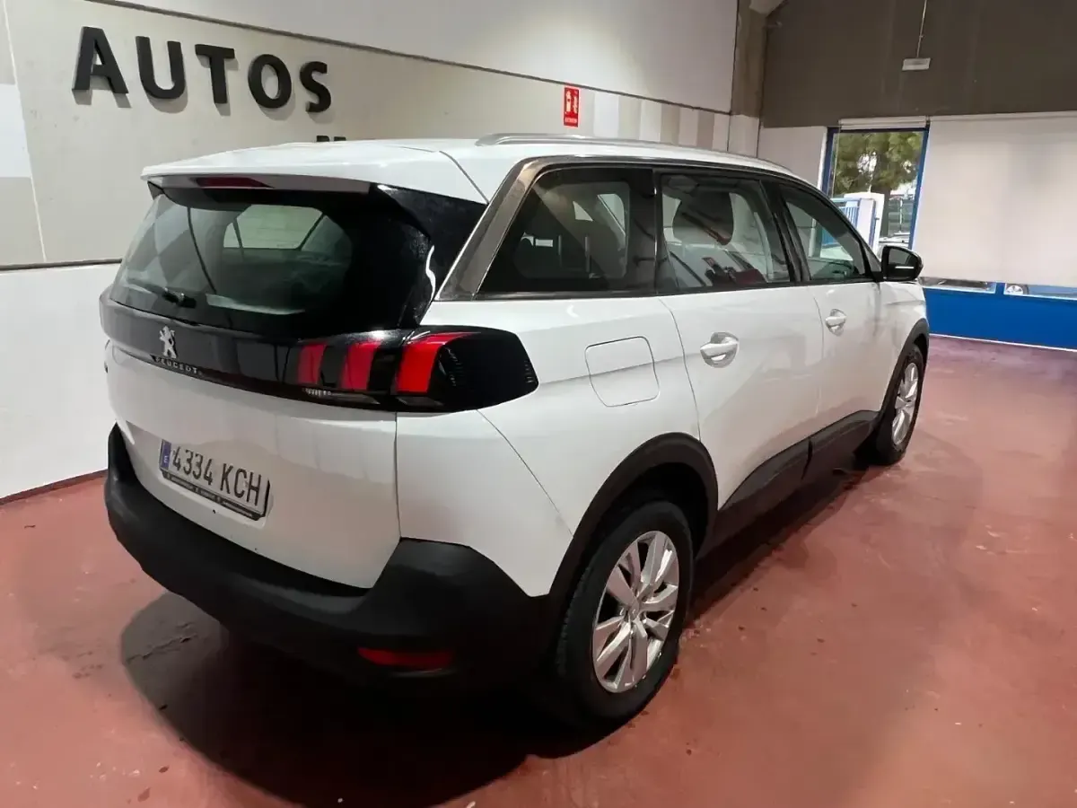 Używany Peugeot 5008 Allure 130 KM (95 kW) 2017 Biały SUV