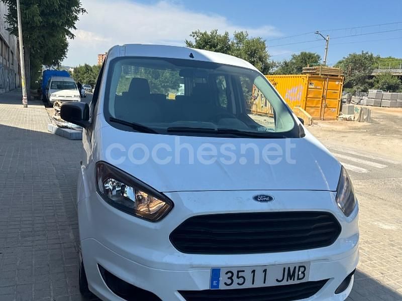 Usado Ford Tourneo Courier Ambiente 100 CV (73 kW) 2016 Blanco Monovolumen