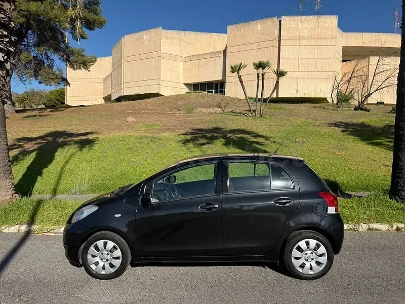 Usado Toyota Yaris Live 69 CV (50 kW) 2010 Negro Utilitario