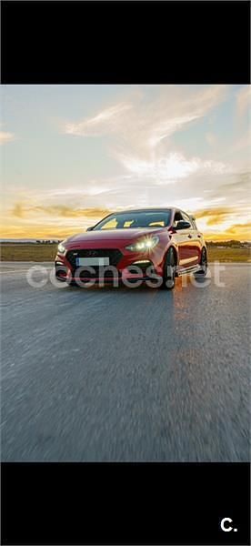 Rojo Usado 2020 Hyundai i30 Berlina | 29.999 € (Un poco caro) - Imagen 1/4