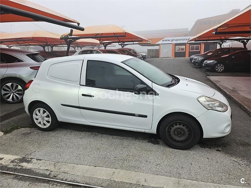 Blanco Usado 2012 Renault Clio IV Business Berlina | 3900 € (Super precio) - Imagen 1/4