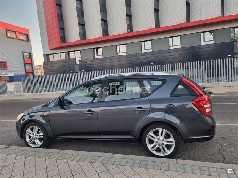 Azul Usado 2008 Kia Ceed Familiar | 5290 € (Buen precio) - Imagen 1/4