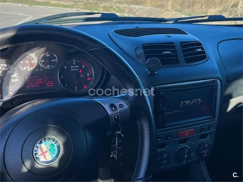 Usado Alfa Romeo 147 Distinctive 120 CV (88 kW) 2005 Rojo Utilitario