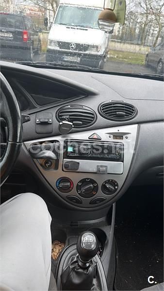 Usado Ford Focus Trend 115 CV (84 kW) 2002 Azul Berlina