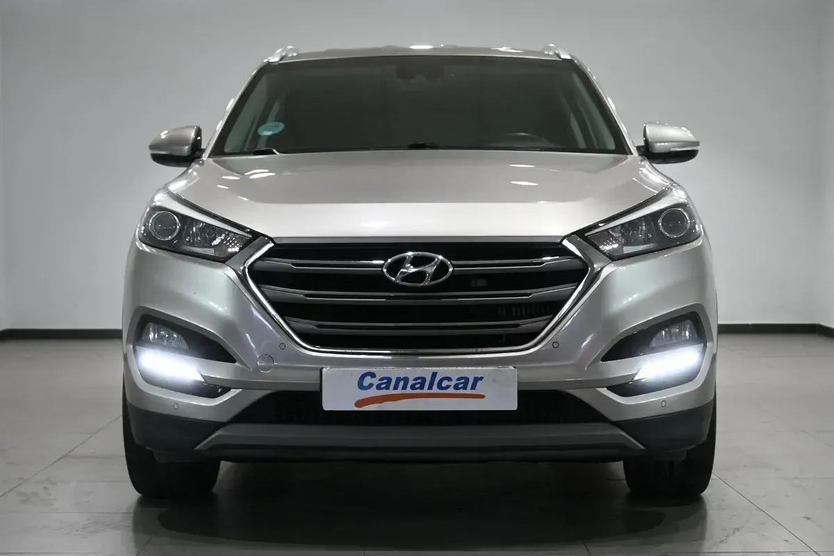 Usado Hyundai Tucson Style 184 CV (135 kW) 2016 Gris SUV