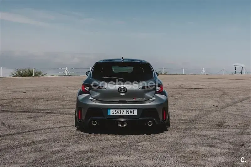 Usado Toyota Yaris 276 CV (202 kW) 2023 Gris / plata Utilitario