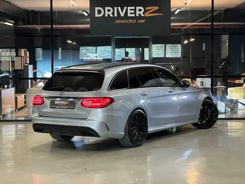 Usado Mercedes C43 AMG 367 CV (269 kW) 2017 Gris / plata Familiar