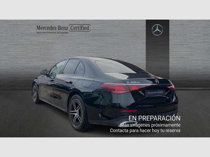 Usado Mercedes E300 313 CV (230 kW) 2025 Negro Berlina