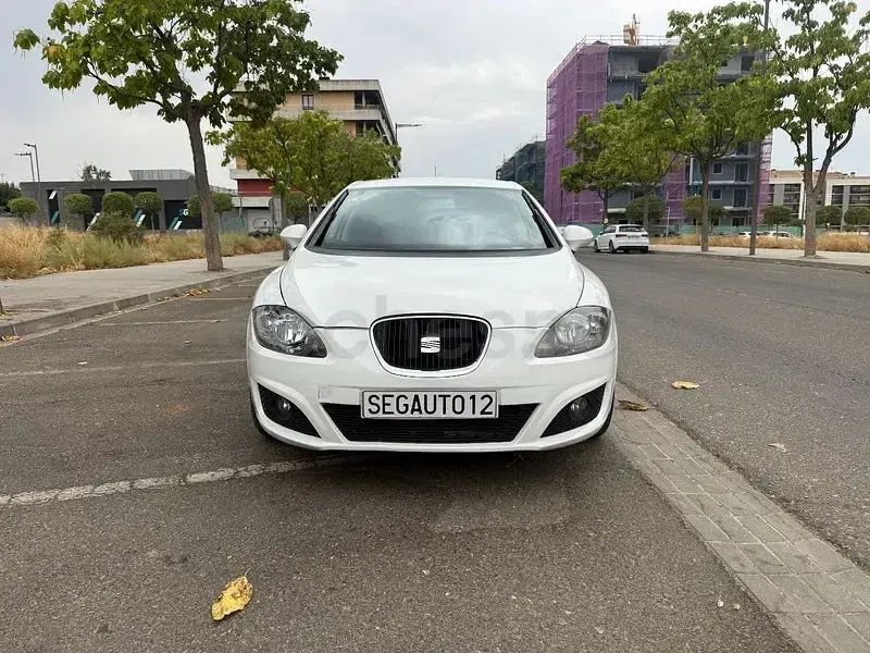 Usado Seat Leon Style 105 CV (77 kW) 2011 Blanco Utilitario