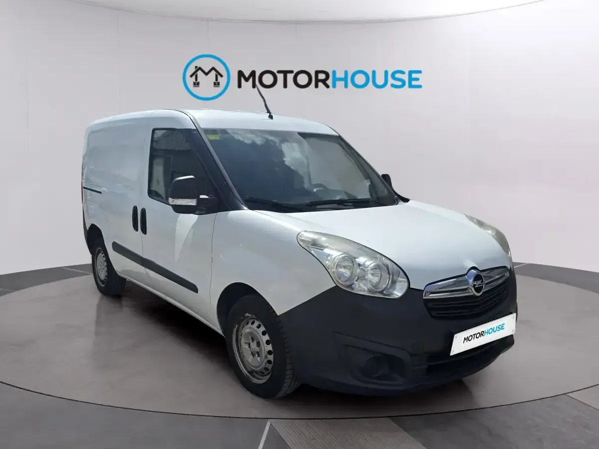 Usado Opel Combo Expression 90 CV (66 kW) 2014 Blanco Monovolumen