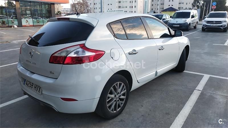 Usado Renault Mégane LIMITED 115 CV (84 kW) 2014 Blanco Berlina