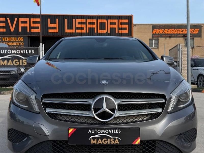Usado Mercedes A180 Urban 122 CV (89 kW) 2013 Gris / plata Berlina