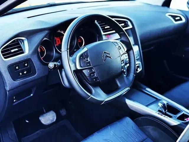 Begagnad Citroën C4 114 HK (83 kW) 2012 Blå Sedan
