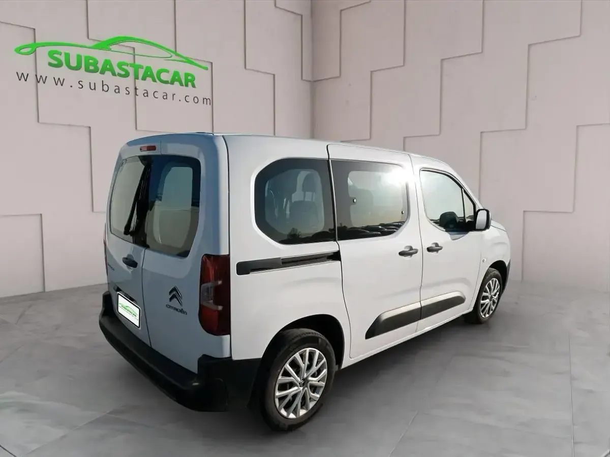 Usado Citroën Berlingo Live 100 CV (73 kW) 2022 Blanco Monovolumen