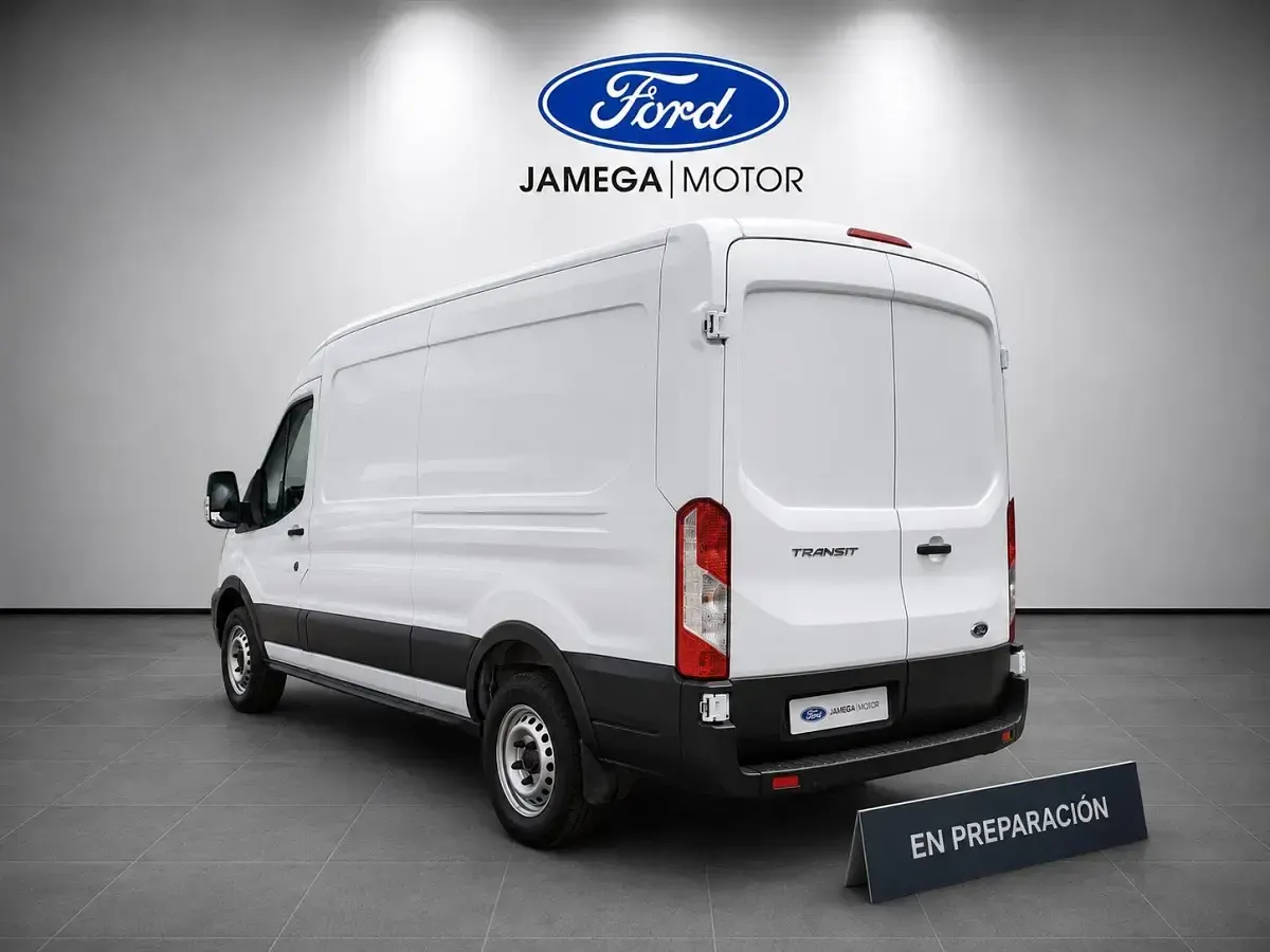 Usado Ford Transit Trend 130 CV (95 kW) 2021 Blanco Familiar