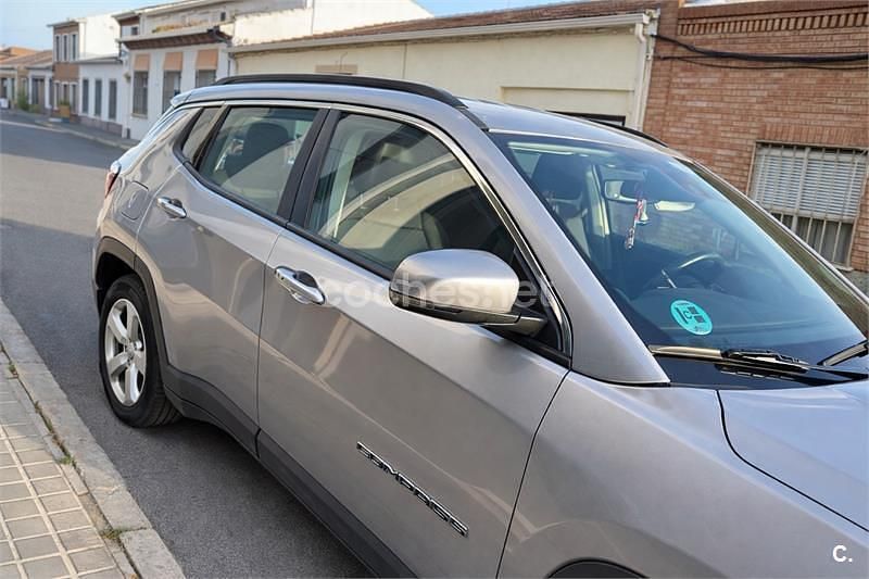 Usado Jeep Compass Longitude 140 CV (102 kW) 2019 Gris / plata SUV