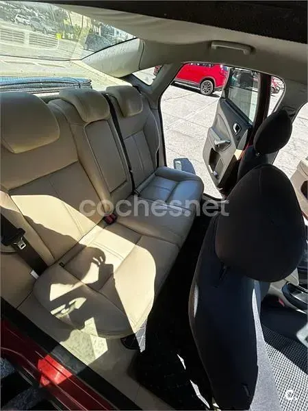 Usado Ford Mondeo Trend 140 CV (102 kW) 2008 Rojo Berlina