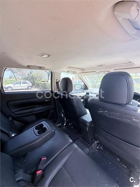 Usado Mitsubishi Outlander P-HEV 203 CV (149 kW) 2014 Gris / plata SUV