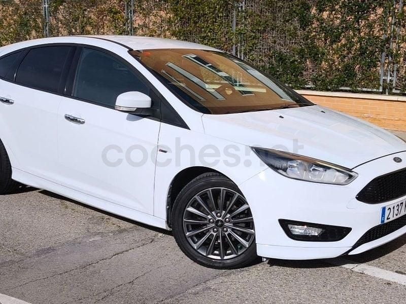 Usado Ford Focus ST-Line 125 CV (91 kW) 2017 Blanco Berlina