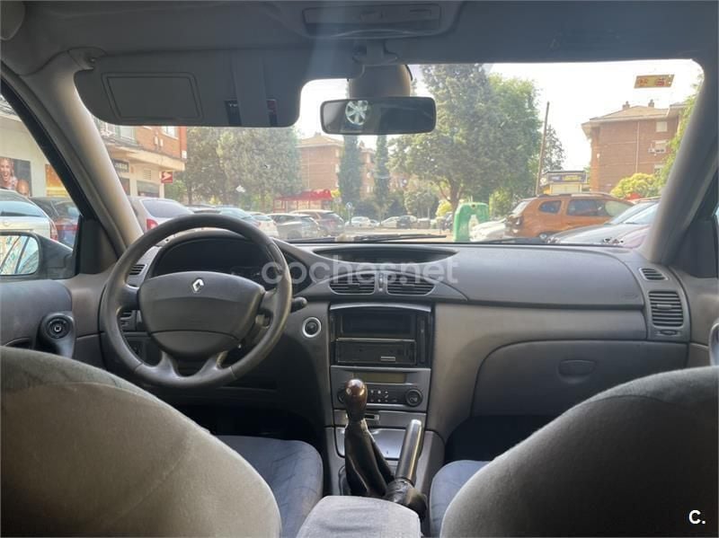 Gris / plata Usado 2002 Renault Laguna II Dynamique Berlina | 995 € (Super precio) - Imagen 1/2