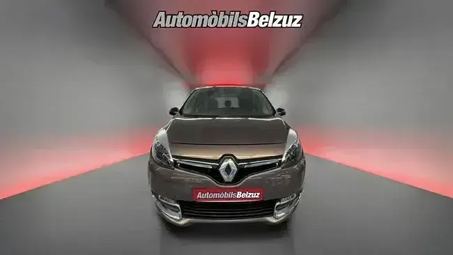 Usado Renault Scénic III Bose Edition 130 CV (95 kW) 2014 Marrón Monovolumen