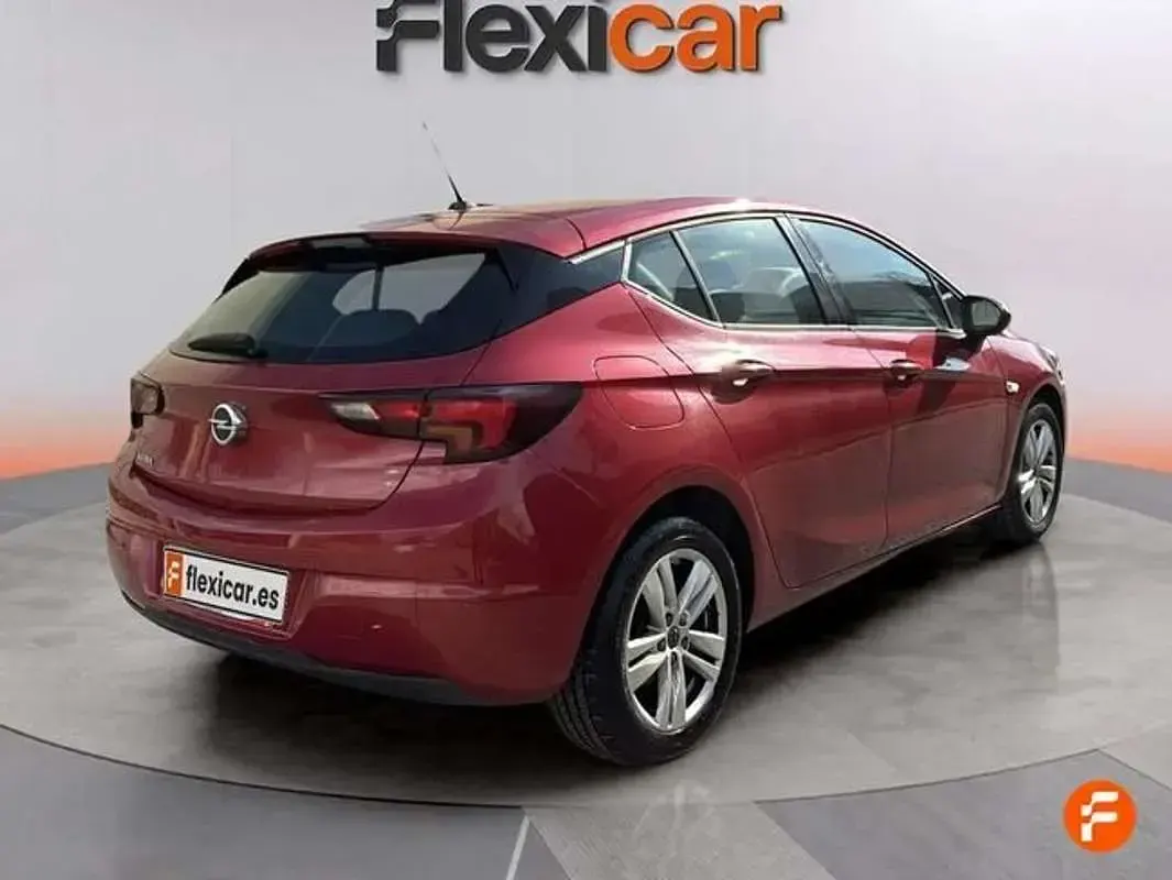 Usado Opel Astra Business Elegance 131 CV (96 kW) 2020 Rojo Familiar
