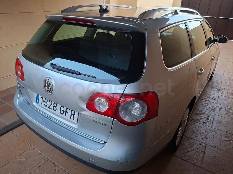 Usado VW Passat Highline 140 CV (102 kW) 2008 Gris / plata Familiar