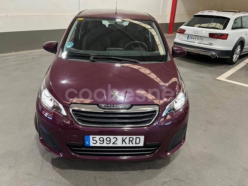 Usado Peugeot 108 Active 72 CV (52 kW) 2018 Granate Berlina