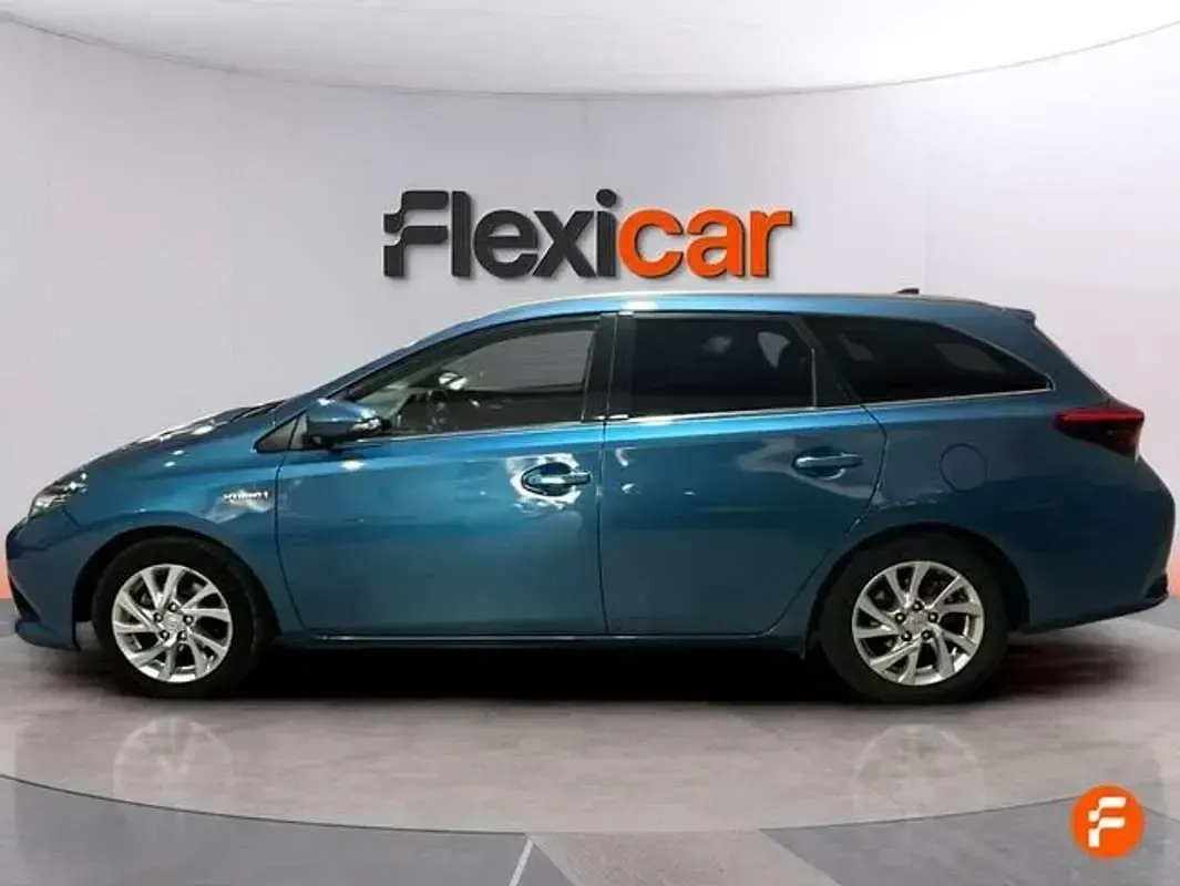 Usado Toyota Auris Hybrid Active 136 CV (100 kW) 2017 Azul Familiar