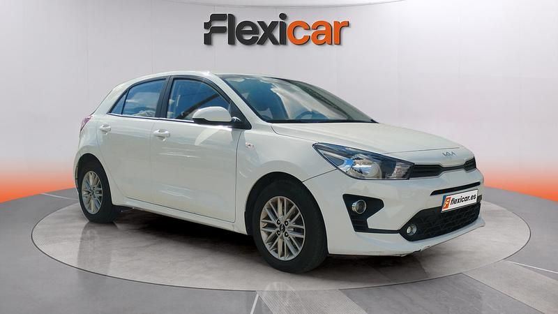 Usado Kia Rio 84 CV (61 kW) 2022 Blanco Utilitario