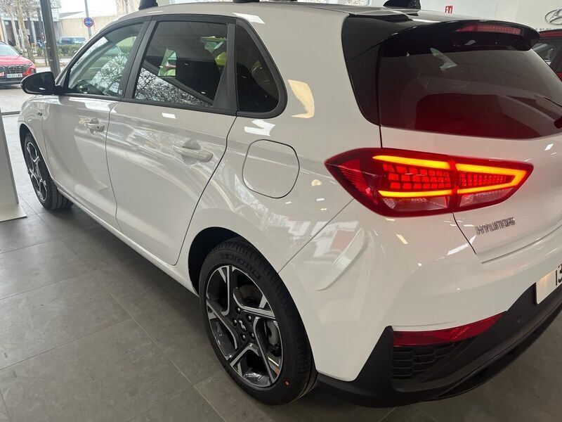 Usado Hyundai i30 N Line 120 CV (88 kW) 2024 Blanco