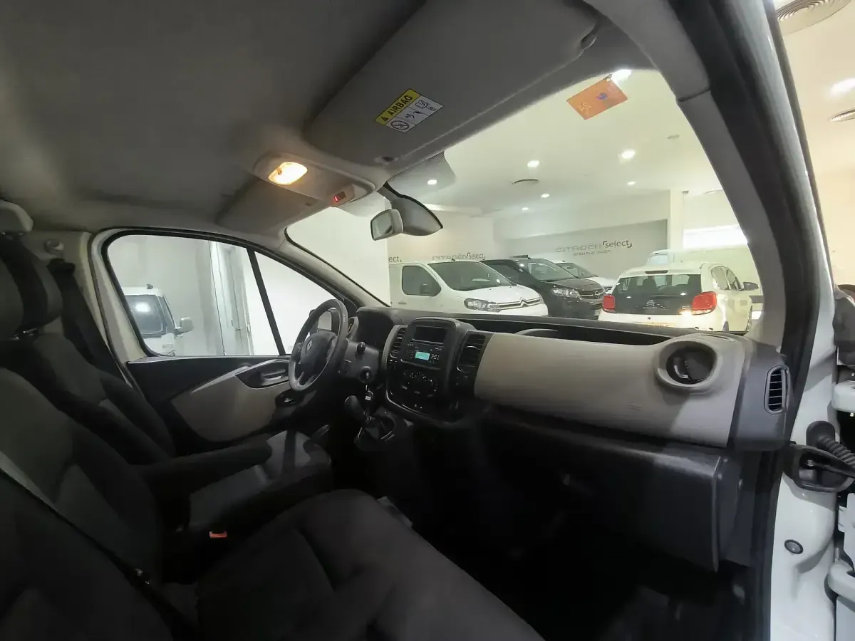 Usado Renault Trafic 95 CV (69 kW) 2017 Blanco Monovolumen