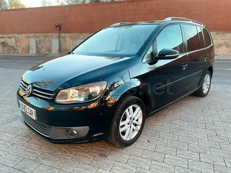 Begagnad VW Touran Advance 105 HK (77 kW) 2012 Svart Minibuss