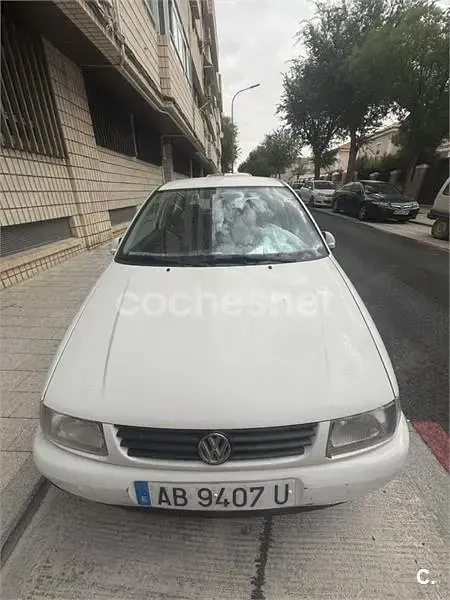 Usado VW Polo Conceptline 50 CV (36 kW) 1999 Blanco Berlina