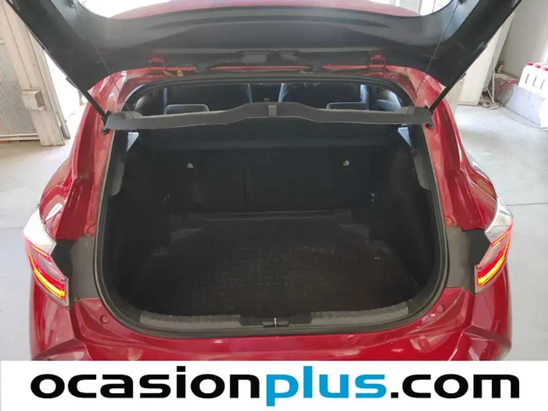 Usado Toyota Corolla Active 122 CV (89 kW) 2019 Rojo Utilitario