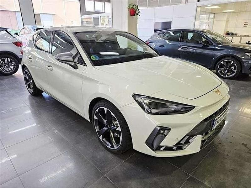 Usado Cupra Leon 150 CV (110 kW) 2025 Beige Utilitario