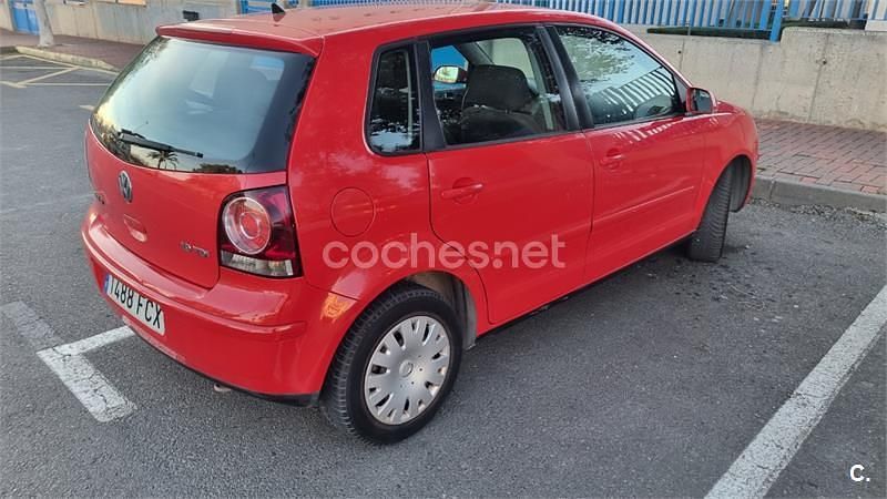 Usado VW Polo Highline 100 CV (73 kW) 2006 Rojo Utilitario