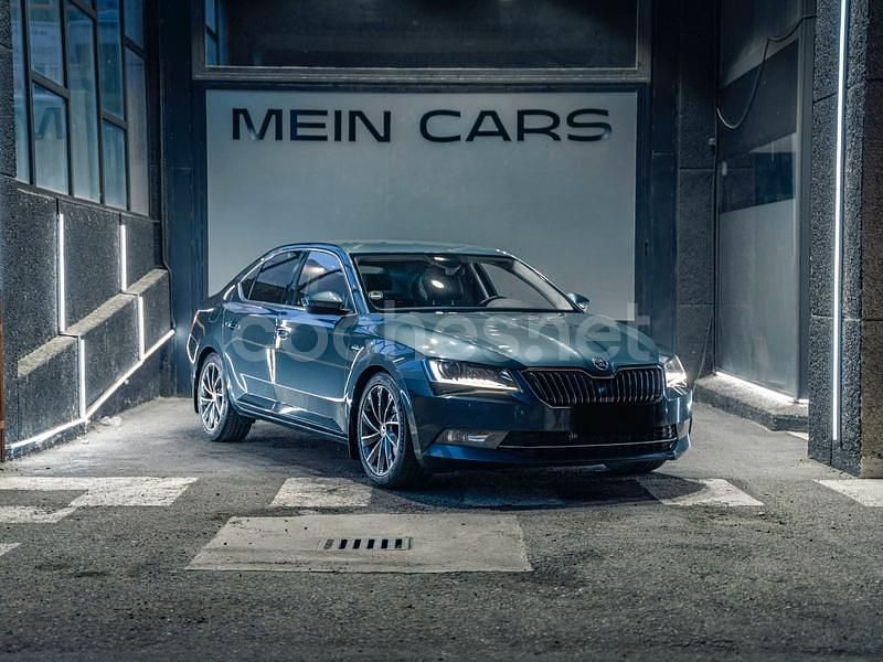 Gris / plata Usado 2018 Skoda Superb SportLine Berlina | 19.750 € (Precio justo) - Imagen 1/4