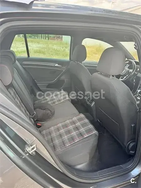 Usado VW Golf VII GTI 245 CV (180 kW) 2019 Gris / plata Berlina