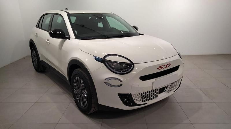 Usado Fiat 600E Red 114 kW (156 CV) 2024 Blanco