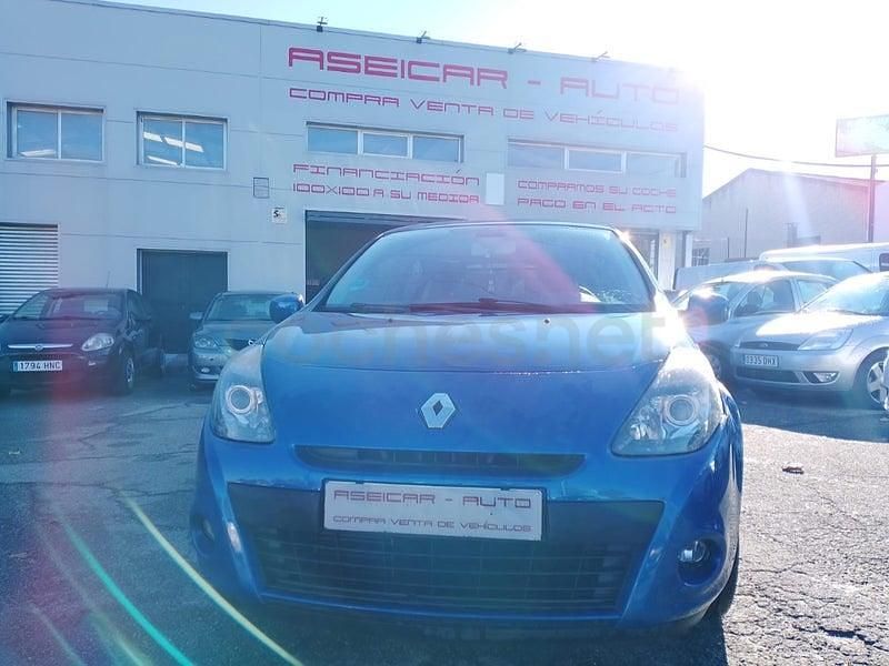 Usado Renault Clio II 100 CV (73 kW) 2009 Azul Berlina