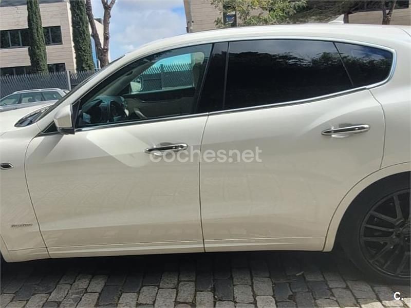 Usado Maserati Levante GranLusso 430 CV (316 kW) 2018 Blanco SUV
