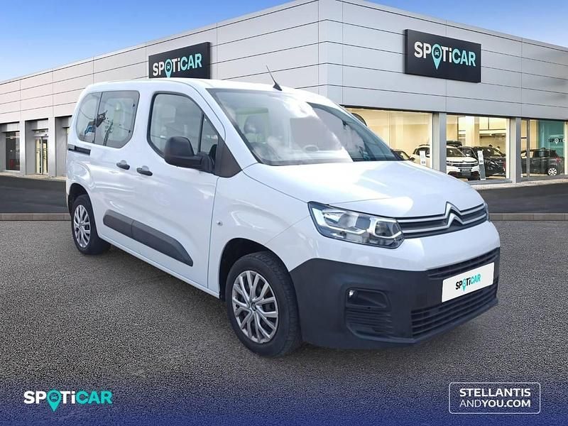 Usado Citroën Berlingo Live 102 CV (75 kW) 2022 Blanco Monovolumen